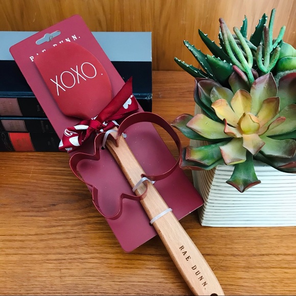 Rae Dunn Other - Rae Dunn XOXO Spatula & Cookie Cutter Set - Gingerbread man cookie - Baking